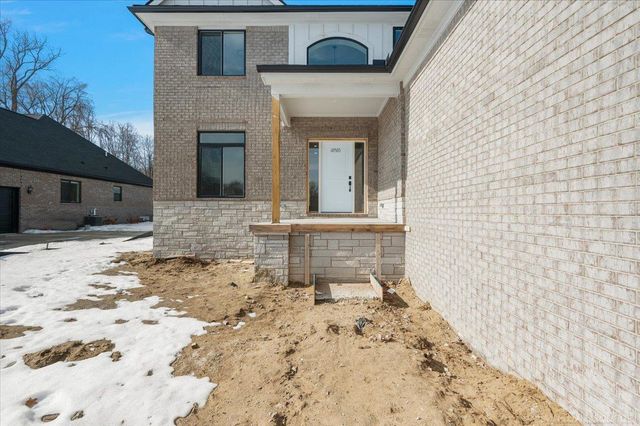 49585 White Mill Drive, Utica, MI 48317