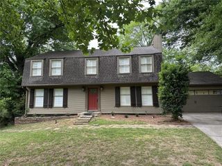 150 N Pond Court, Roswell, GA 30076
