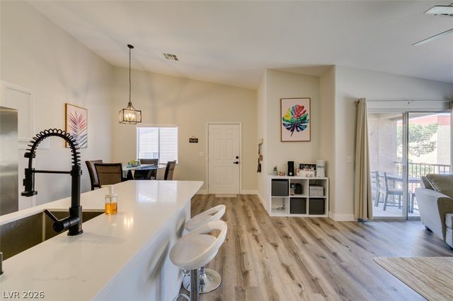 2110 Los Feliz Street 2030, Las Vegas, NV 89156