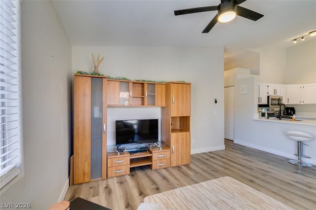 2110 Los Feliz Street 2030, Las Vegas, NV 89156