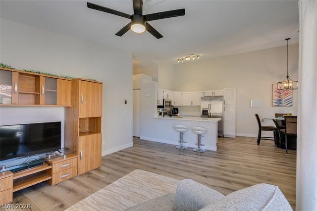 2110 Los Feliz Street 2030, Las Vegas, NV 89156