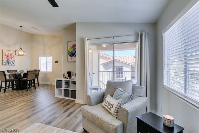 2110 Los Feliz Street 2030, Las Vegas, NV 89156