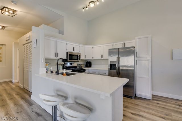 2110 Los Feliz Street 2030, Las Vegas, NV 89156