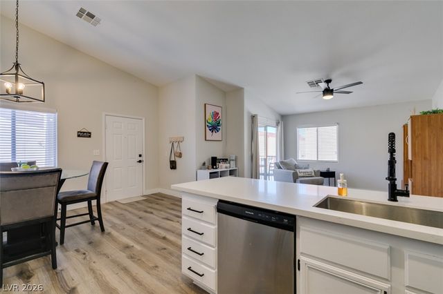 2110 Los Feliz Street 2030, Las Vegas, NV 89156