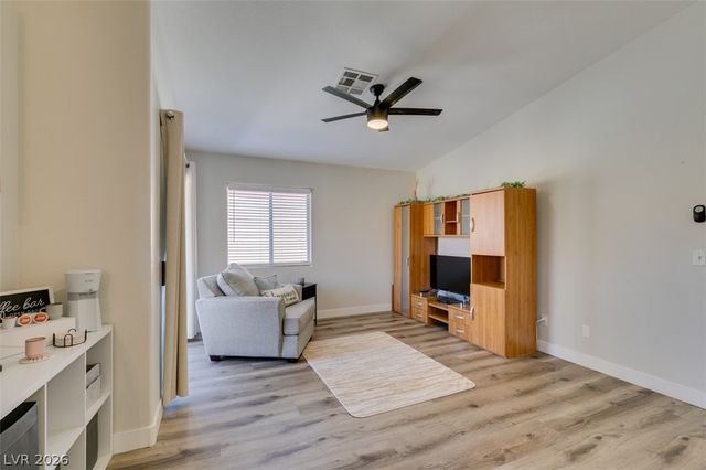 2110 Los Feliz Street 2030, Las Vegas, NV 89156