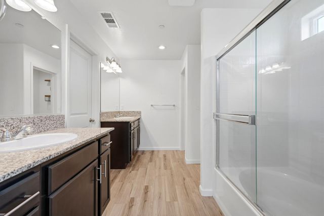 2198 W Ambassador Way, Hanford, CA 93230