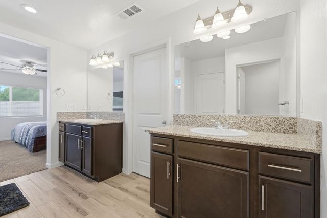 2198 W Ambassador Way, Hanford, CA 93230