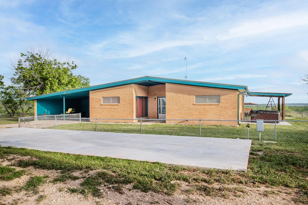 Image 3 of property listing at 3400 Fm765, Brady, TX 76825