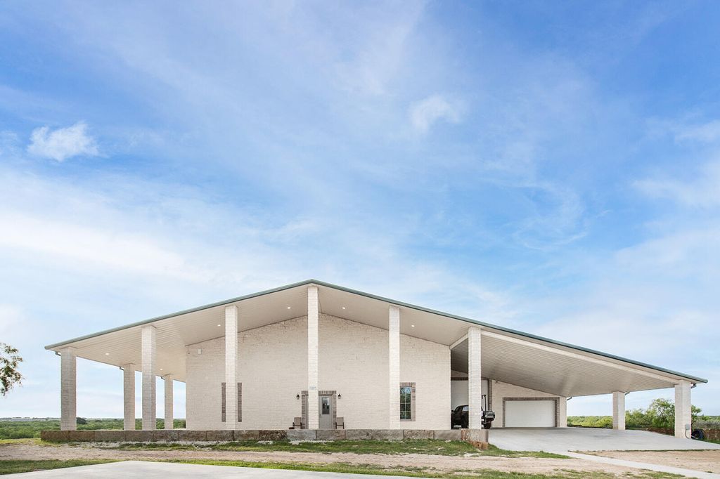 Image 5 of property listing at 3400 Fm765, Brady, TX 76825