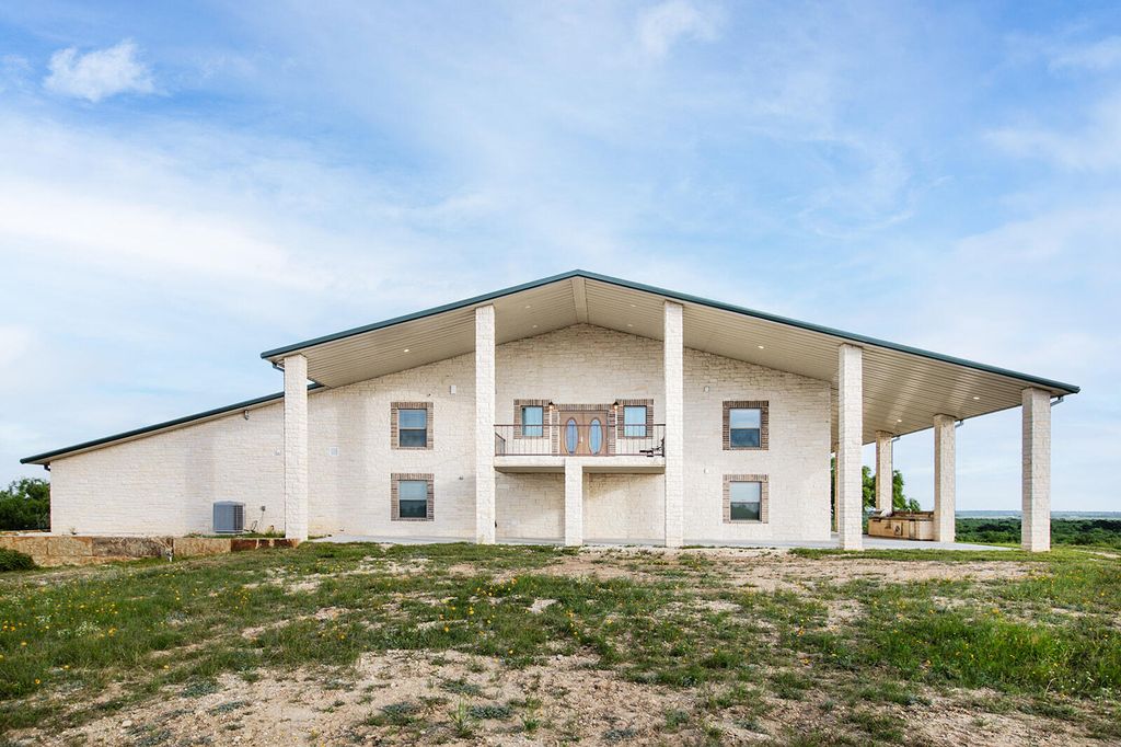 Image 8 of property listing at 3400 Fm765, Brady, TX 76825