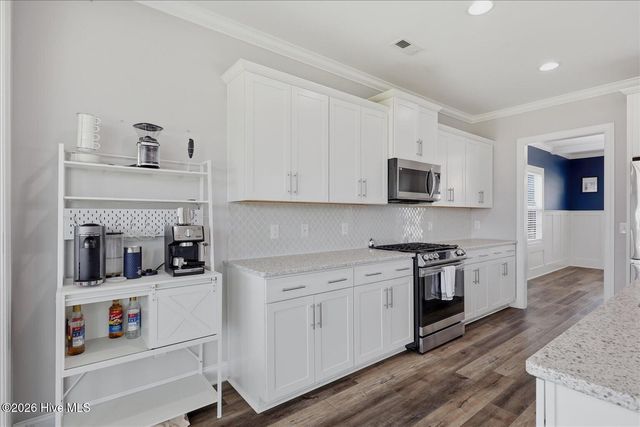 504 Aurora Place, Hampstead, NC 28443