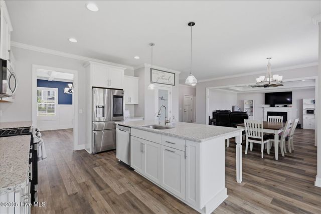 504 Aurora Place, Hampstead, NC 28443