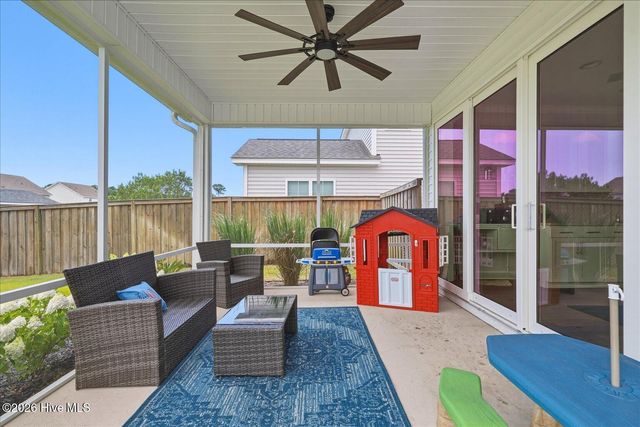 504 Aurora Place, Hampstead, NC 28443