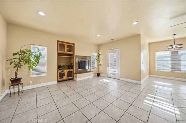 42500 20th W, Lancaster, CA 93534