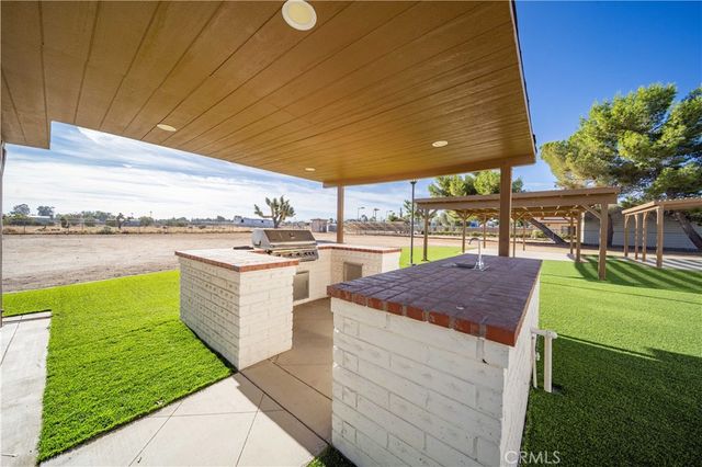 42500 20th W, Lancaster, CA 93534