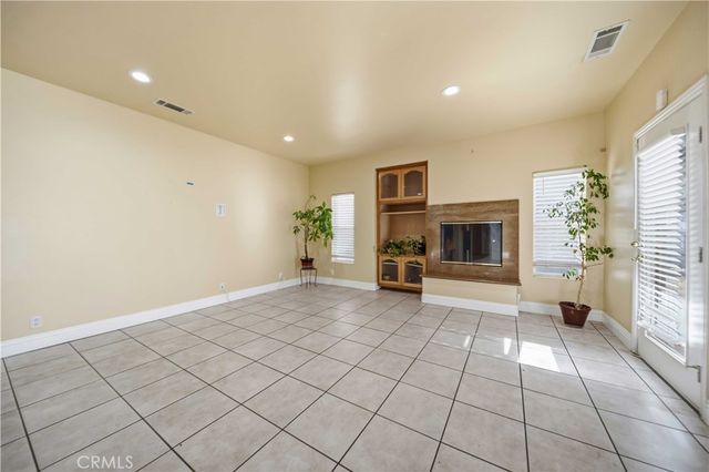 42500 20th W, Lancaster, CA 93534