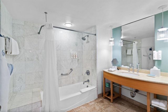 18683 Collins Avenue 1403, Sunny Isles Beach, FL 33160