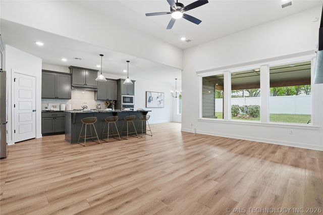 1421 N 72nd Street, Broken Arrow, OK 74014