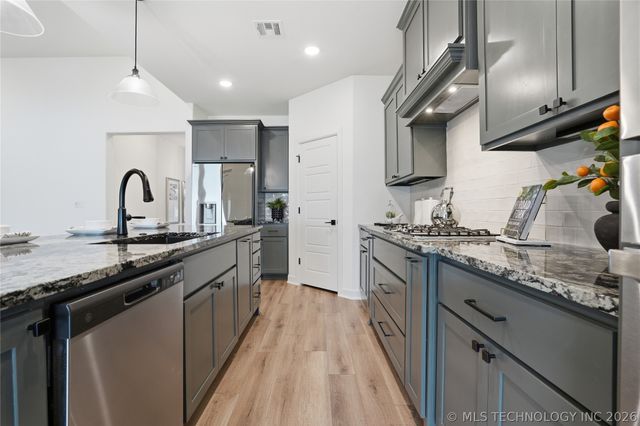 1421 N 72nd Street, Broken Arrow, OK 74014