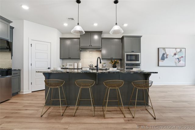 1421 N 72nd Street, Broken Arrow, OK 74014