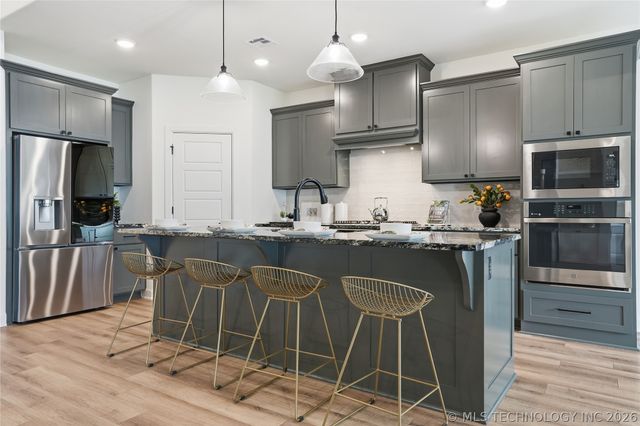 1421 N 72nd Street, Broken Arrow, OK 74014