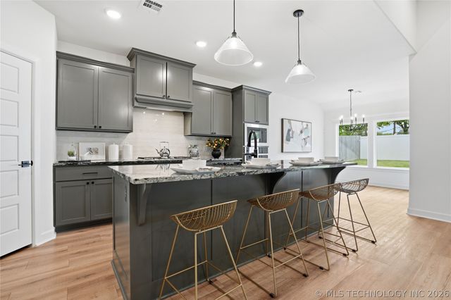 1421 N 72nd Street, Broken Arrow, OK 74014