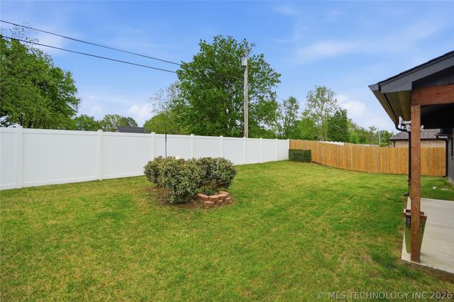 1421 N 72nd Street, Broken Arrow, OK 74014