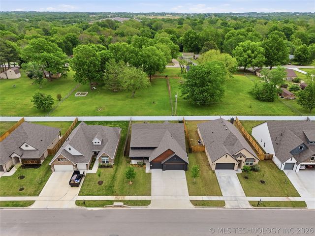 1421 N 72nd Street, Broken Arrow, OK 74014