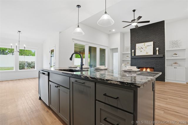 1421 N 72nd Street, Broken Arrow, OK 74014