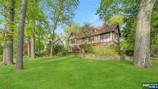 37 Afterglow Avenue, Verona, NJ 07044