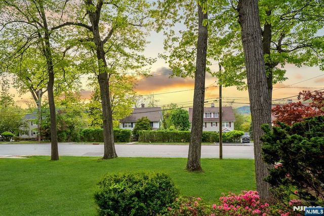37 Afterglow Avenue, Verona, NJ 07044