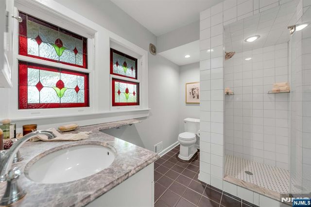 37 Afterglow Avenue, Verona, NJ 07044