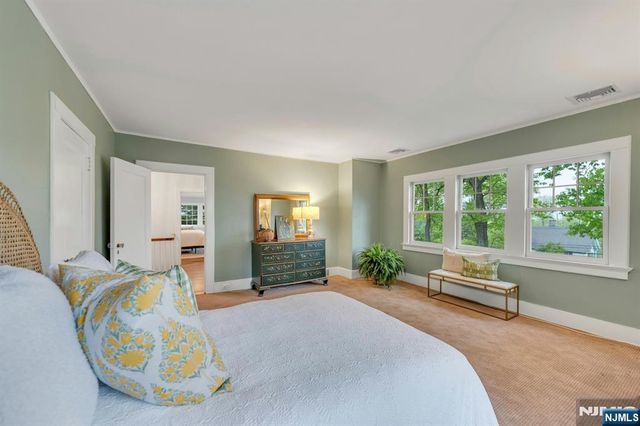 37 Afterglow Avenue, Verona, NJ 07044