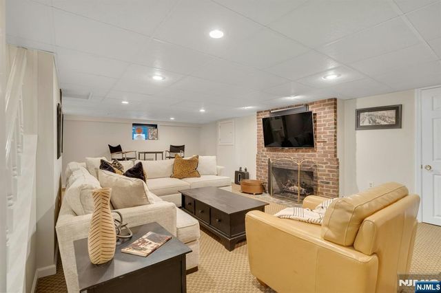 37 Afterglow Avenue, Verona, NJ 07044