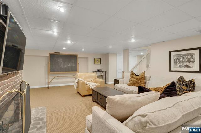 37 Afterglow Avenue, Verona, NJ 07044
