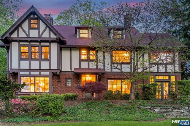 37 Afterglow Avenue, Verona, NJ 07044