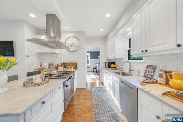 37 Afterglow Avenue, Verona, NJ 07044