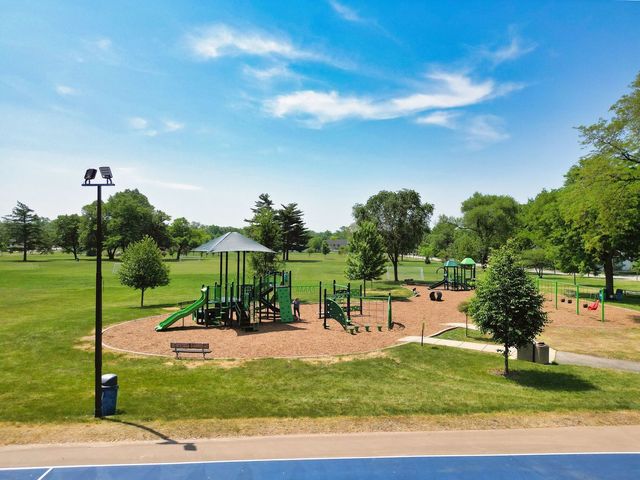 332 N Stewart Avenue, Lombard, IL 60148