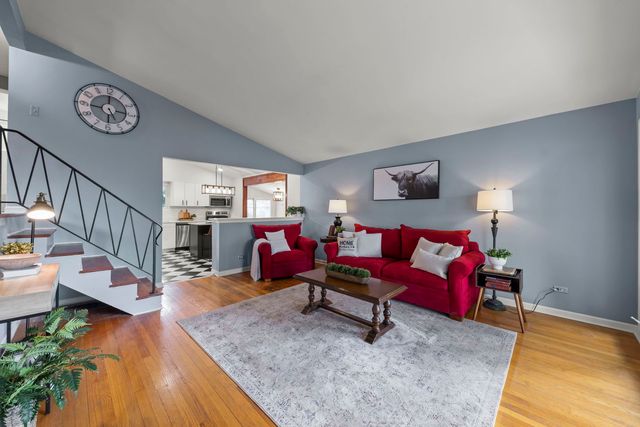 332 N Stewart Avenue, Lombard, IL 60148