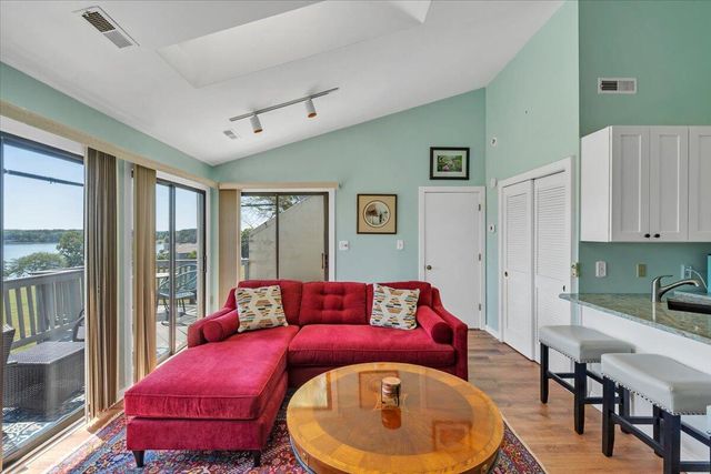 150 Sailors Cove DR UNIT 1218, Moneta, VA 24121