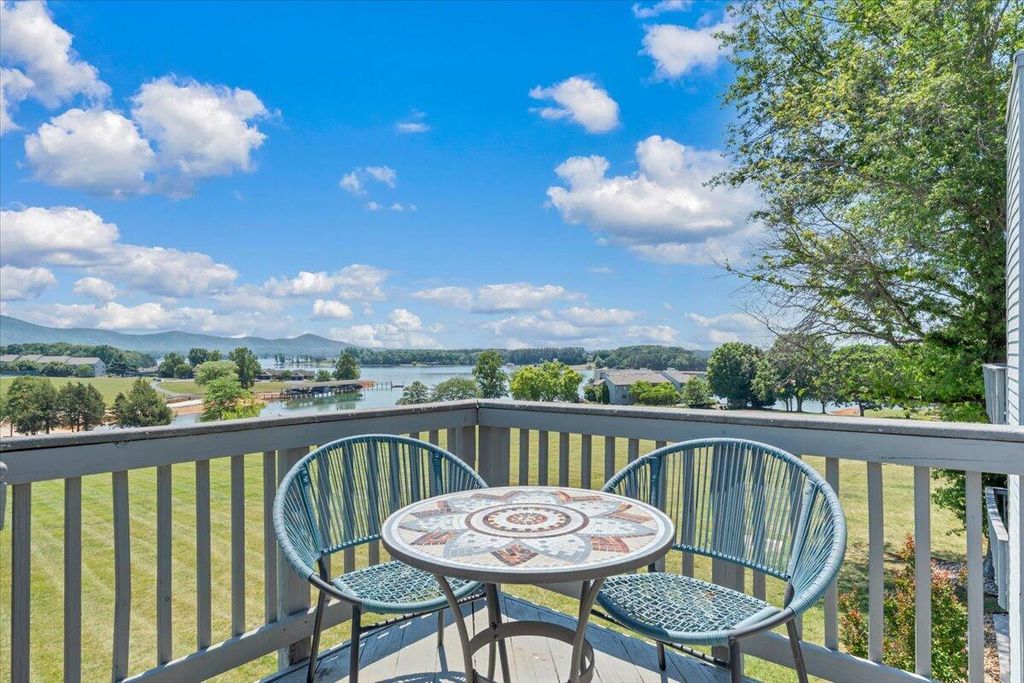 150 Sailors Cove DR UNIT 1218, Moneta, VA 24121