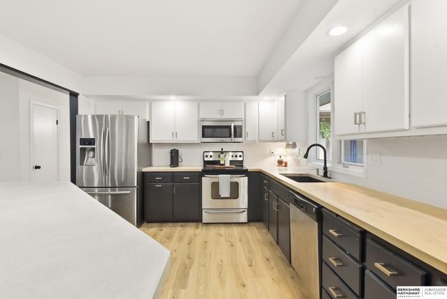 6230 Deerwood Drive, Lincoln, NE 68516