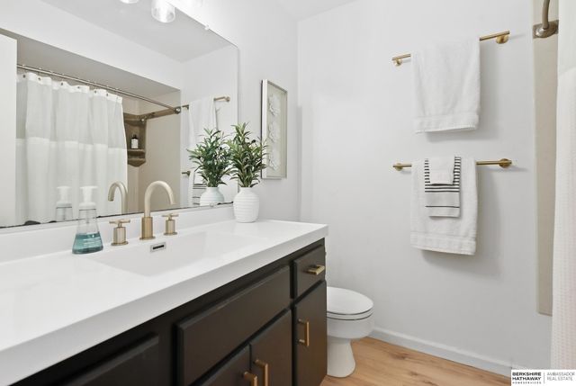 6230 Deerwood Drive, Lincoln, NE 68516