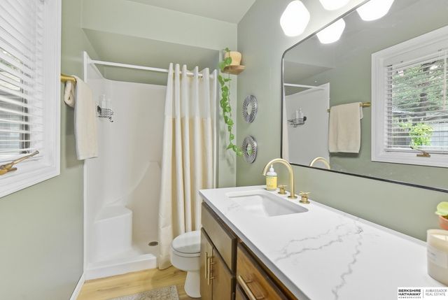 6230 Deerwood Drive, Lincoln, NE 68516