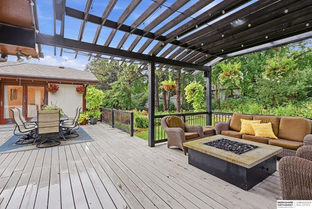 6230 Deerwood Drive, Lincoln, NE 68516