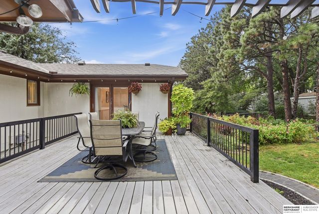 6230 Deerwood Drive, Lincoln, NE 68516