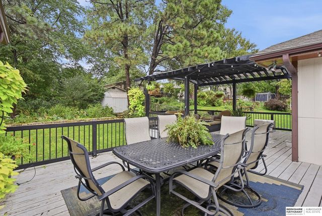 6230 Deerwood Drive, Lincoln, NE 68516