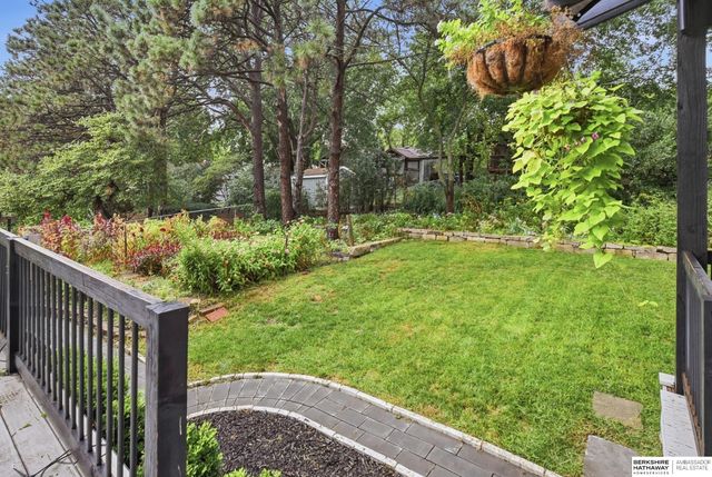 6230 Deerwood Drive, Lincoln, NE 68516
