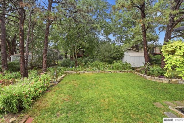 6230 Deerwood Drive, Lincoln, NE 68516
