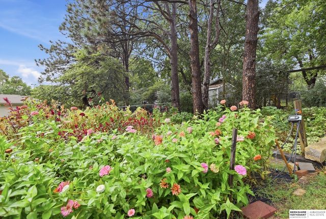 6230 Deerwood Drive, Lincoln, NE 68516